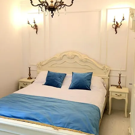 Port Classic Elegant 2 Bedroom Near Port * Constanţa
