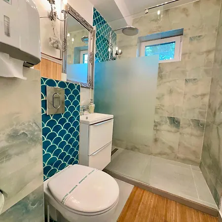 Port Classic Elegant 2 Bedroom Near Port * Constanţa