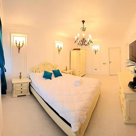 Lägenhet Port Classic Elegant 2 Bedroom Near Port Constanţa