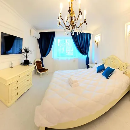Port Classic Elegant 2 Bedroom Near Port Lägenhet *