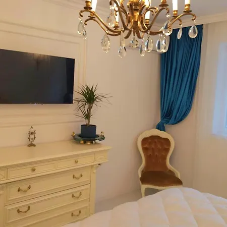 Port Classic Elegant 2 Bedroom Near Port *
