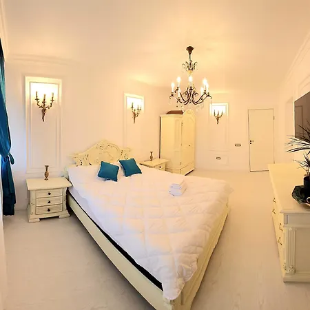 Port Classic Elegant 2 Bedroom Near Port Constanţa