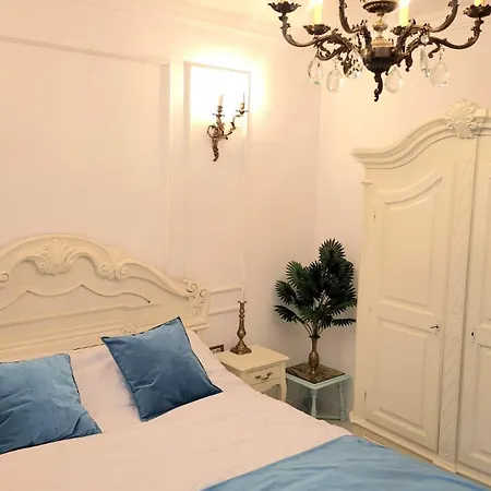 Port Classic Elegant 2 Bedroom Near Port Lägenhet Constanţa