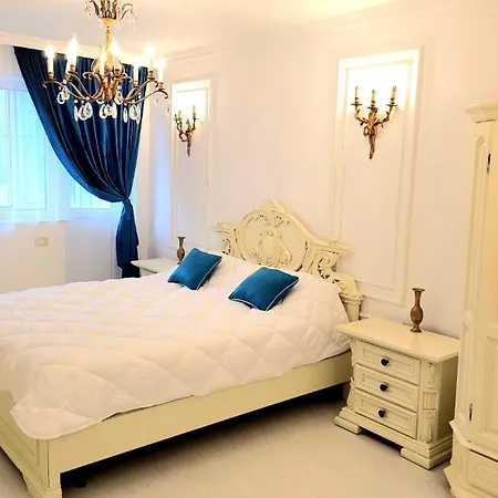 Port Classic Elegant 2 Bedroom Near Port Constanţa