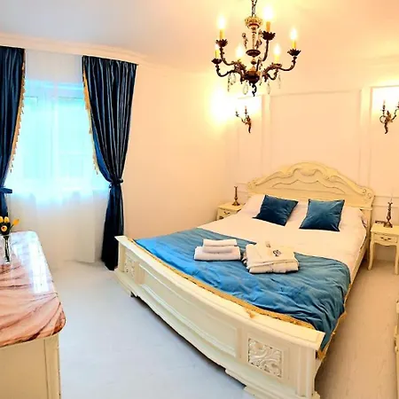Port Classic Elegant 2 Bedroom Near Port * Constanţa