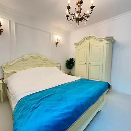 Port Classic Elegant 2 Bedroom Near Port