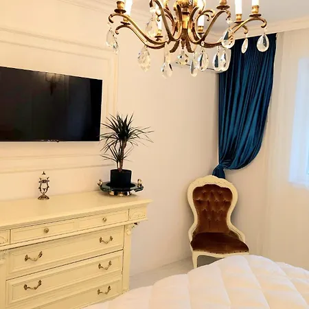 Port Classic Elegant 2 Bedroom Near Port Lägenhet