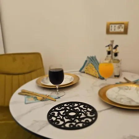 Port Classic Elegant 2 Bedroom Near Port * Constanţa
