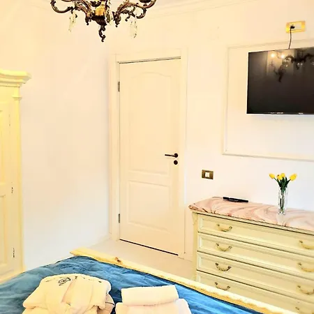 Port Classic Elegant 2 Bedroom Near Port Lägenhet Constanţa