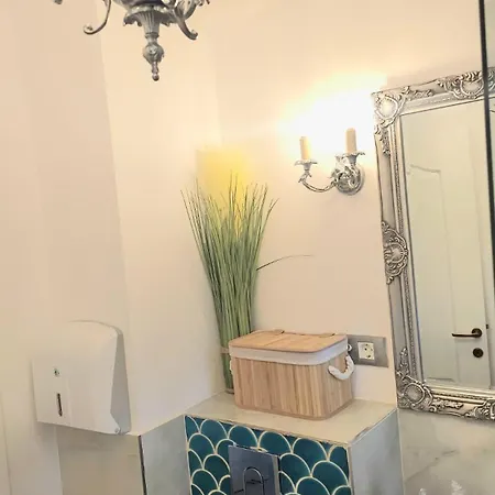 Port Classic Elegant 2 Bedroom Near Port * Constanţa