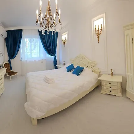 Port Classic Elegant 2 Bedroom Near Port *