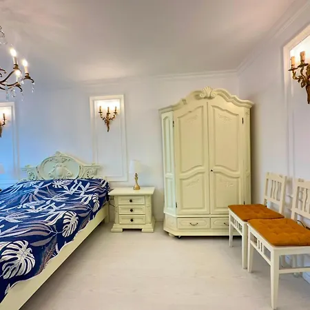 Port Classic Elegant 2 Bedroom Near Port
