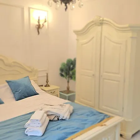 Lägenhet Port Classic Elegant 2 Bedroom Near Port Constanţa